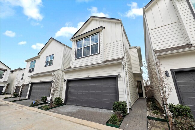 Foto del edificio - 2214 Roozy Lk Ln