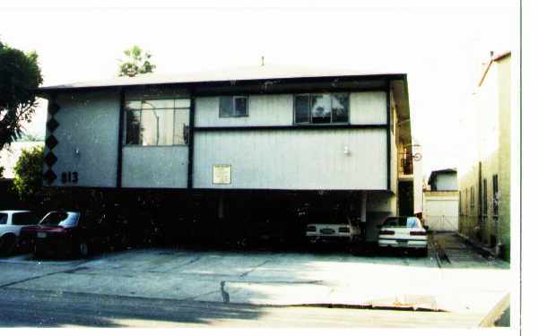 Foto del edificio - 813 Westmount Dr