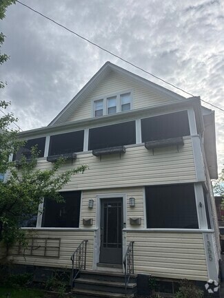 Building Photo - 1355 Beach Ave