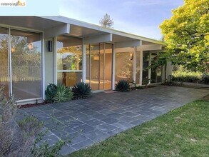 Building Photo - 5559 Greenridge Rd