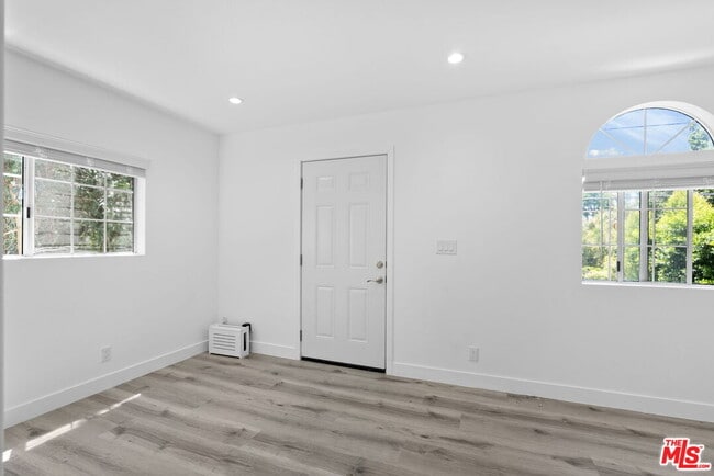 Building Photo - 5543 Fallbrook Ave