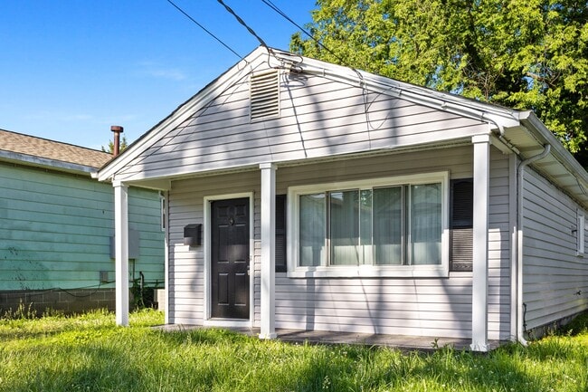 Building Photo - 113 Maplewood St