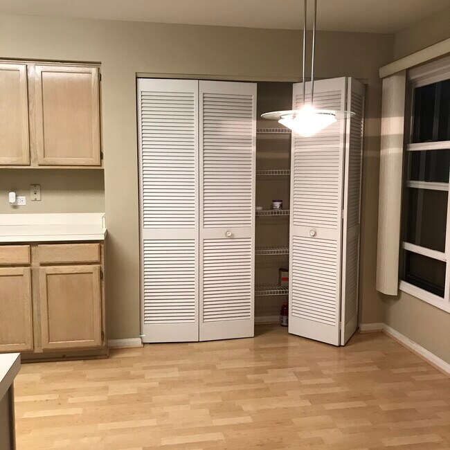Building Photo - 2528 Live Oak Ln