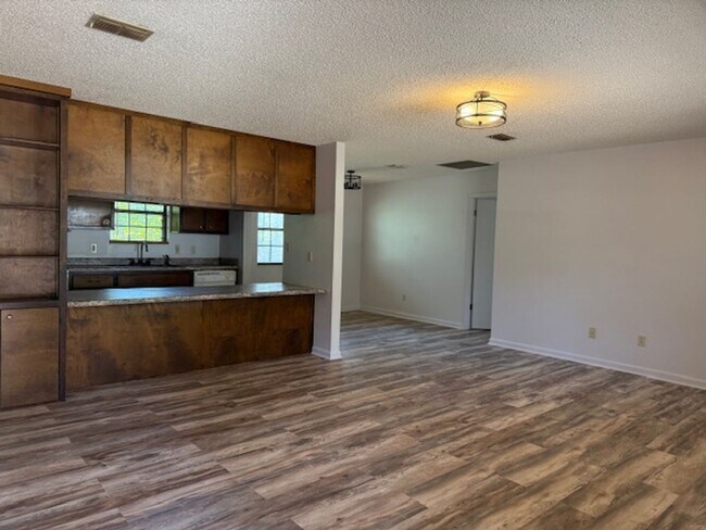 Building Photo - 3 Bedroom 2 Bath House