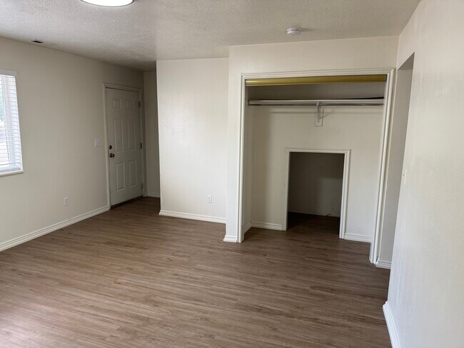 Foto del edificio - 1392 N 260 W