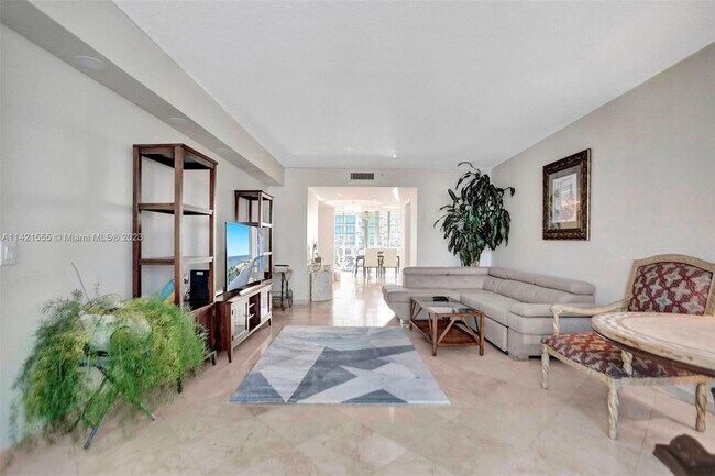 Foto del edificio - 17555 Collins Ave