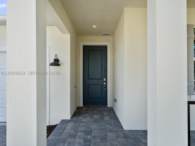 Foto del edificio - 6712 Cloverdale Ave