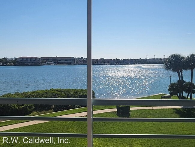 Building Photo - 2 br, 2 bath House - 8040 Sailboat Key Blv...