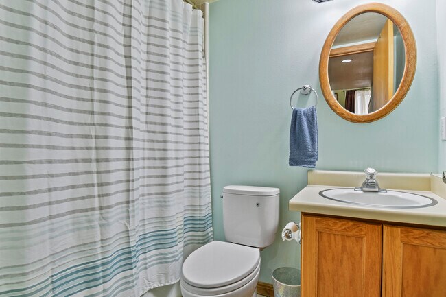 Bath - 252 Woodside Ave