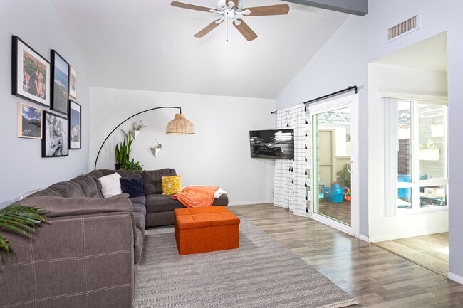 3 bed 2 bath Townhouse located in South Coast Metro - 3 bed 2 bath Townhouse located in South Coast Metro