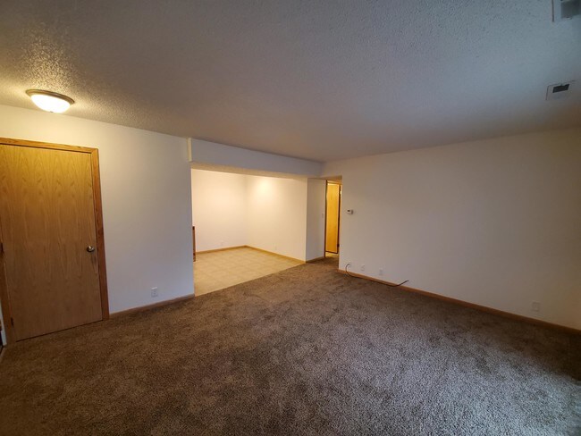 Building Photo - 3223 Scenic Dr
