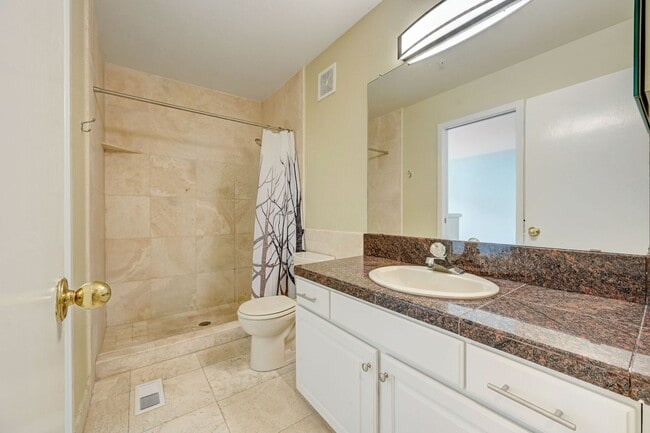 Photo - Downtown 3bed/3 bath w/2-car garage - $5500 House