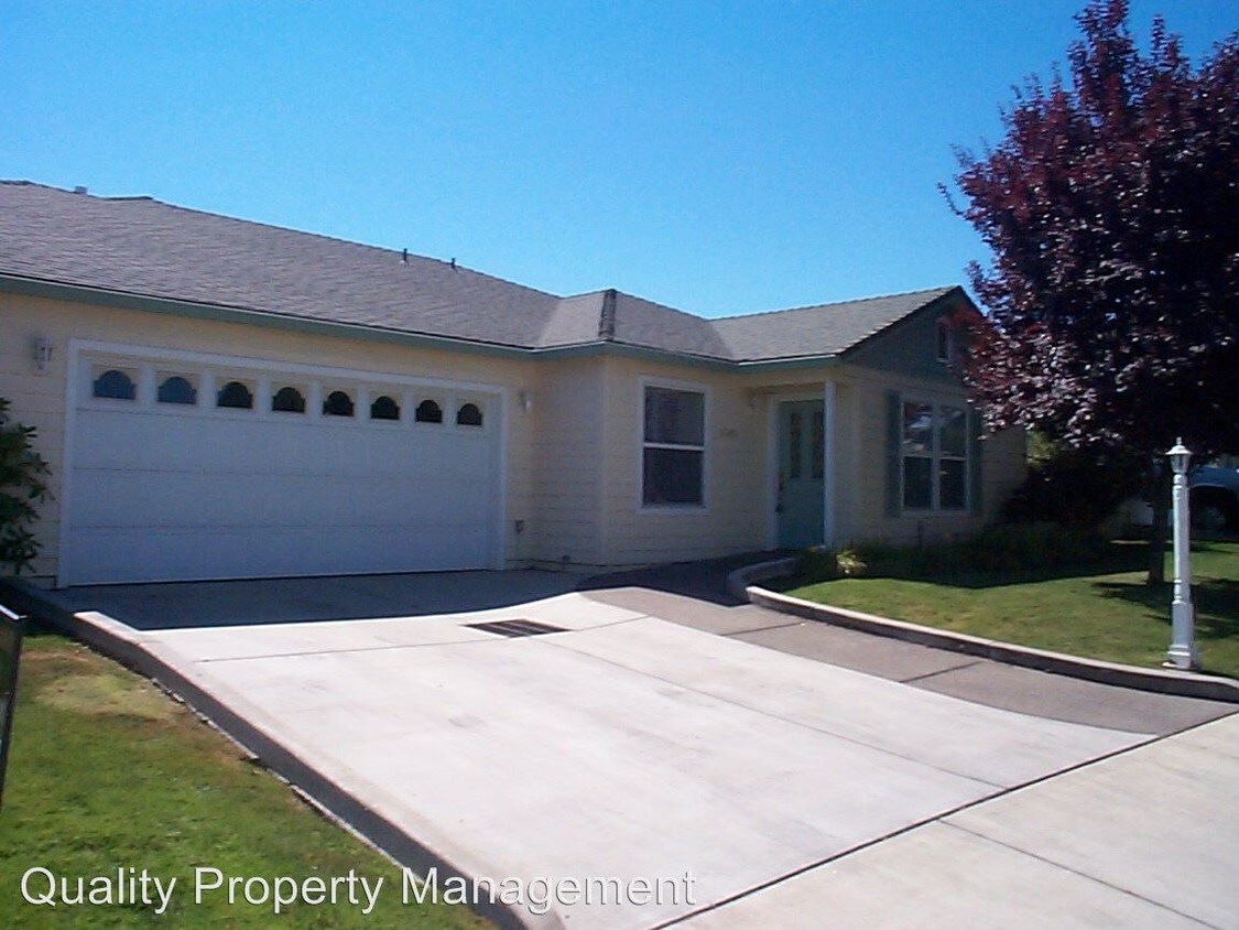 Primary Photo - 1538 Hollyhock Dr