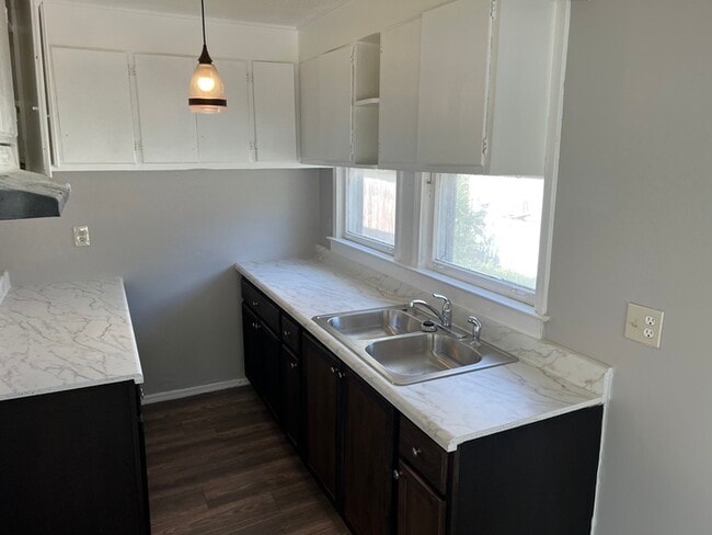 Building Photo - PRIVATELY OWNED BEAUTIFUL HOME, READY FOR ...