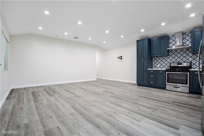 Building Photo - 3 br, 2 bath House - 8653 Balcom Avenue