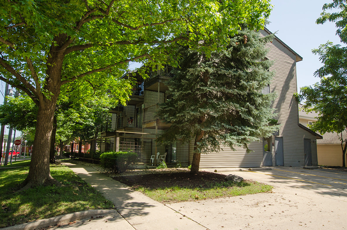 Primary Photo - 711 W Main St