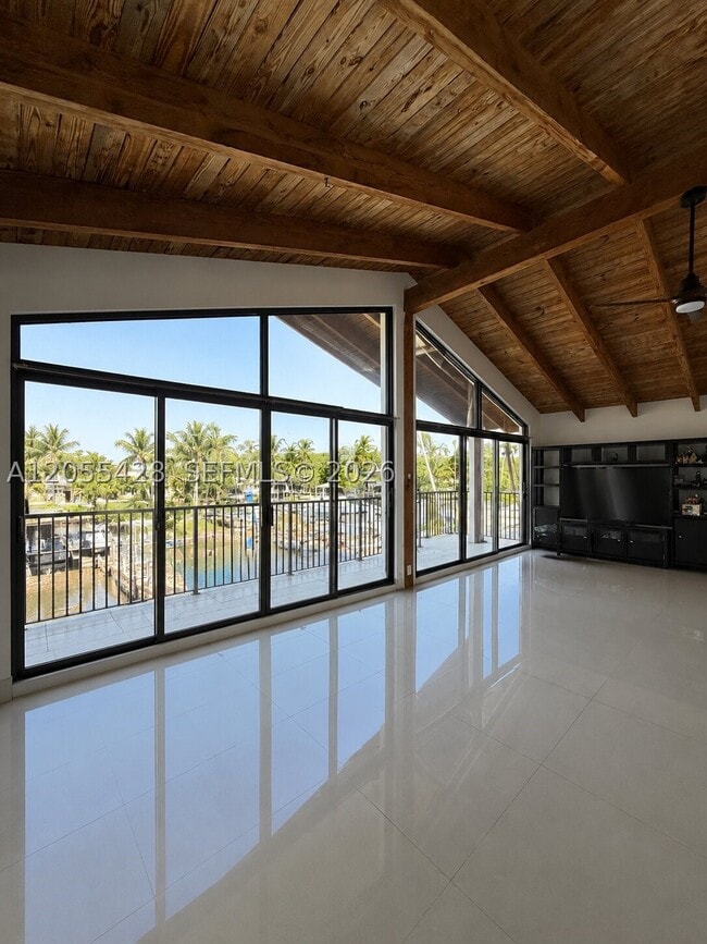 Building Photo - 313 Hendricks 4