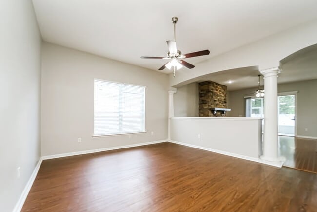 Building Photo - 3708 Southbank Cir