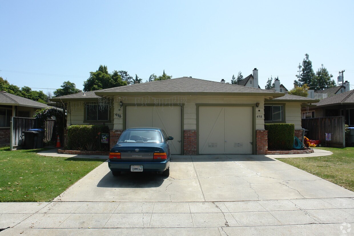 Building Photo - 496-498 Westlake Dr