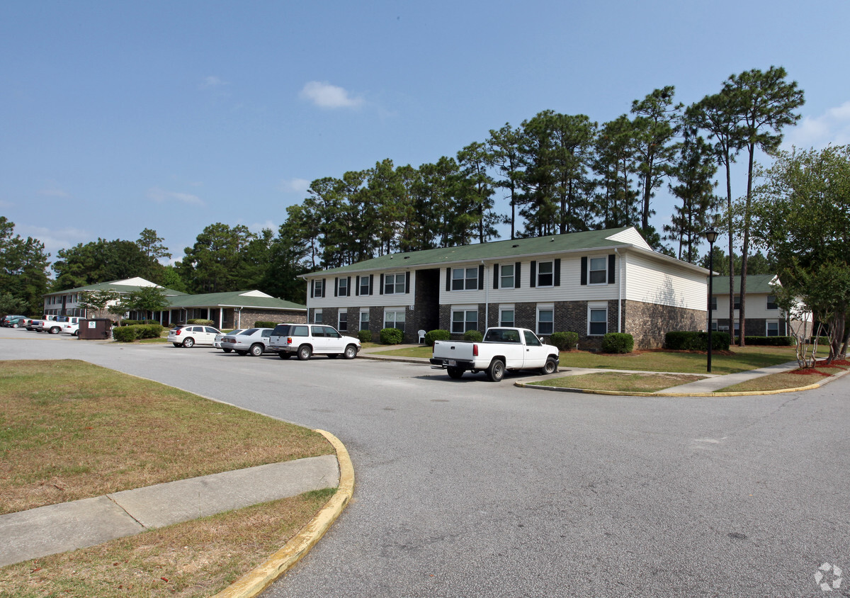 Primary Photo - Parkway Village Apartments