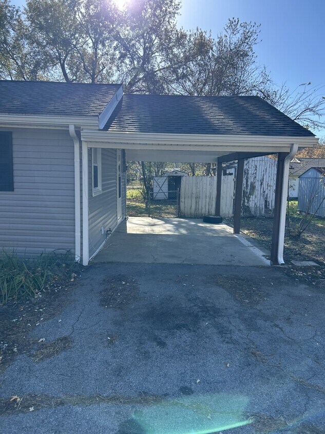 Foto del edificio - 604 Sanderson Dr