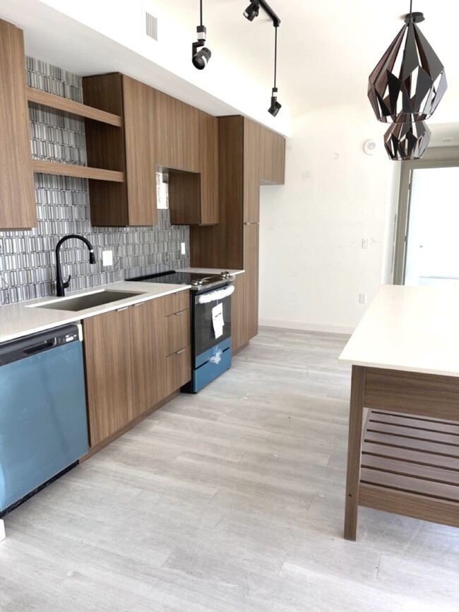 Building Photo - 2 Months Free + $0 App/Admin! | N. Fort Worth
