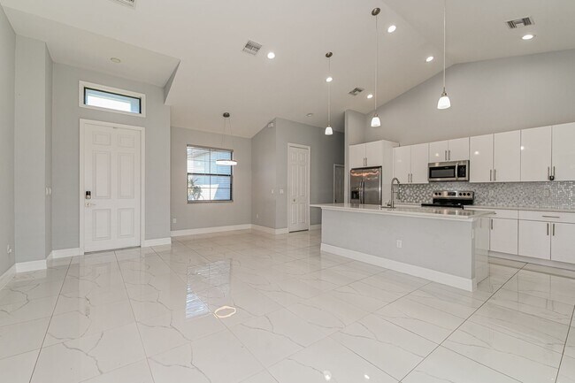 Building Photo - 3 bed 2 bath Single Family home in Golden Gate Estates