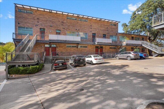 Building Photo - Modern 1 Bedroom, 1 Bath Condo Near Downto...