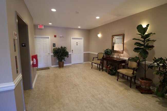 Building Photo - 6901 Hanesbrook Cir