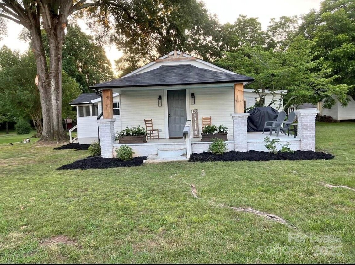 Foto principal - 135 Estelle Rd