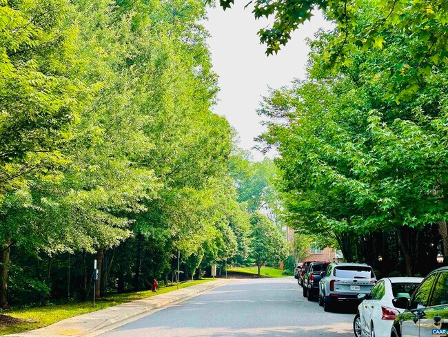 Foto del edificio - 922 Rainier Rd