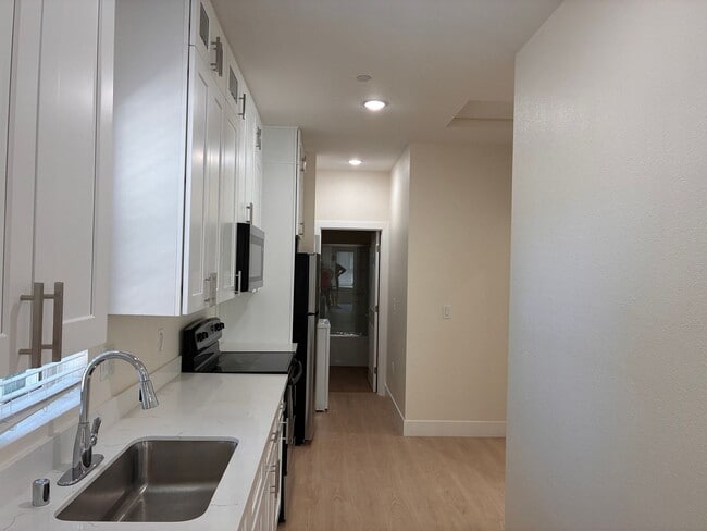 Building Photo - BRAND NEW 2 BEDROOM 2BATH