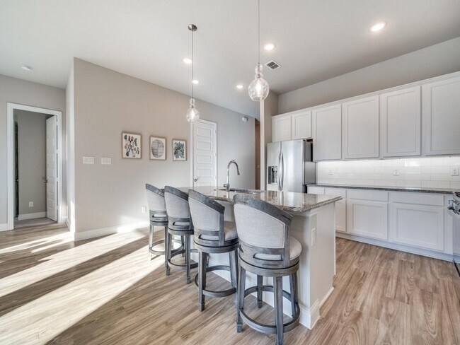 Photo - 1913 Renwick Dr House