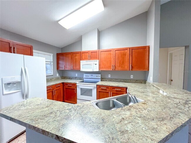 Building Photo - 2240 SW 41st Ln