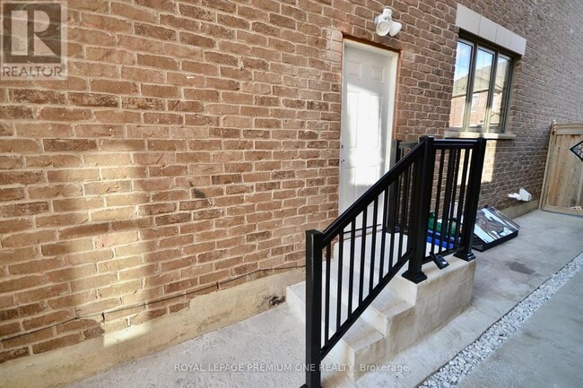 Building Photo - 465 Kleinburg Smt Wy