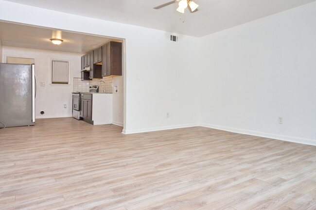 Building Photo - 554 Evergreen Ter
