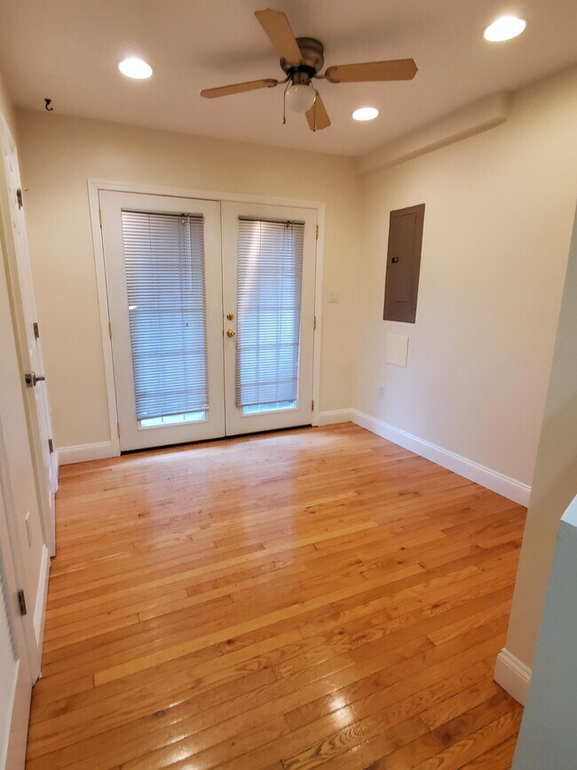 Foto del edificio - 529 S Port St