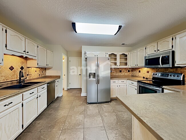 Foto del edificio - 2111 Greencliff Drive