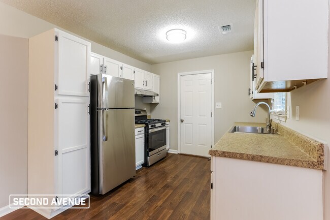 Building Photo - 290 Sumer Ln S