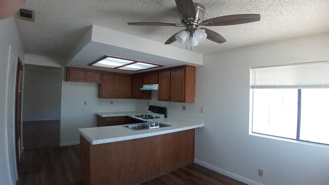 Building Photo - 510 E Avenue Q2