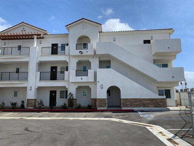 Building Photo - 177 N Myrtle Ave