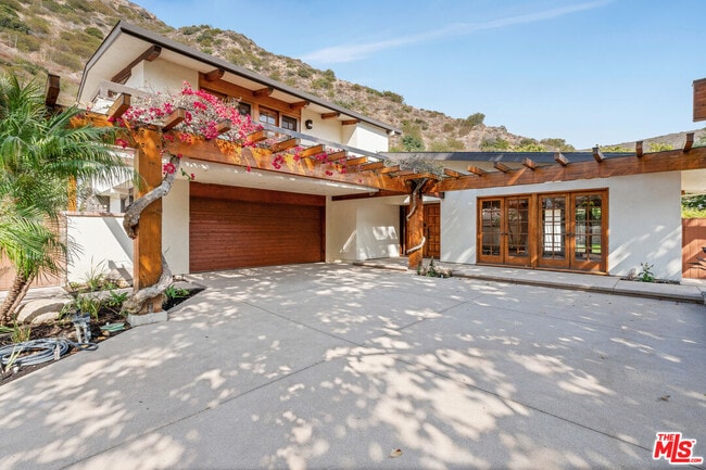 Building Photo - 5942 Paseo Cyn Dr