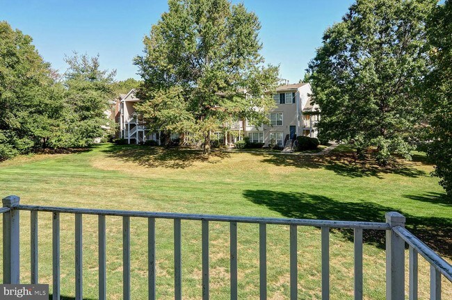 Building Photo - 31 Versailles Ct