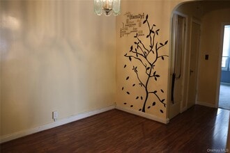 Building Photo - 955 E 98th St