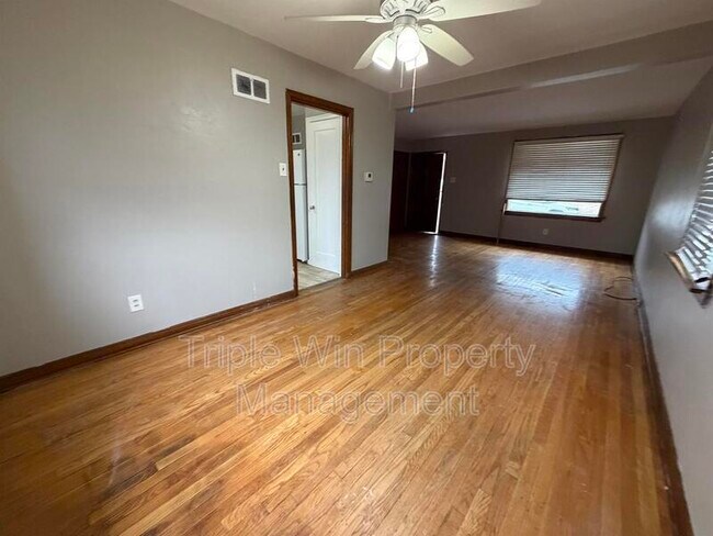 Foto del edificio - 8664 Belhaven Dr