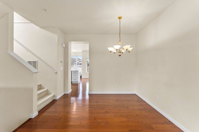 Foto del edificio - Spacious Townhome in Bellevue College Neig...