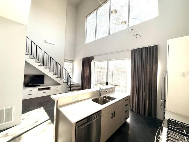 Foto del edificio - 5006 Woodrow Ave