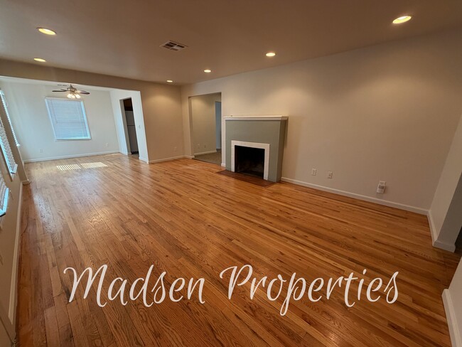 Building Photo - 1618 Sunset Ave