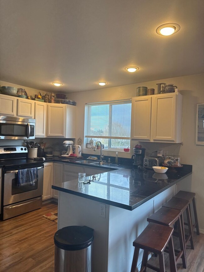 Building Photo - 4 BR Willow Glenn
