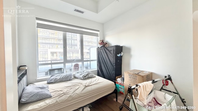 Building Photo - 395 Dundas St W